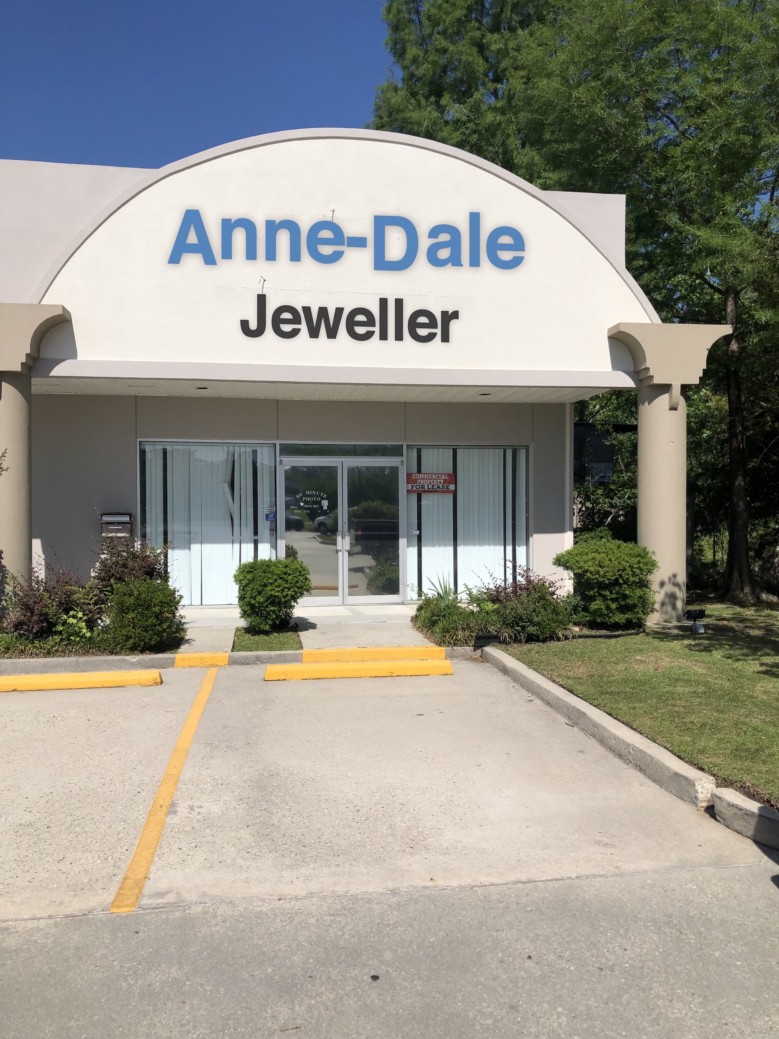 Storefront of Anne Dale Jewelers